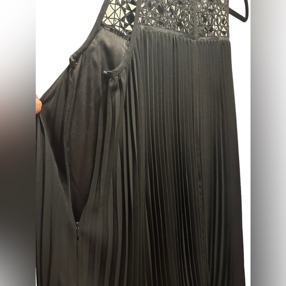 Trina Turk beautiful black pleated mini dress size 10 - Picture 5 of 10